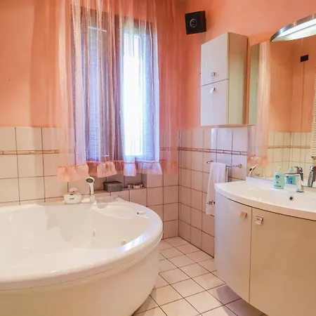 Elegant - With Jacuzzi And Balconies شقة *